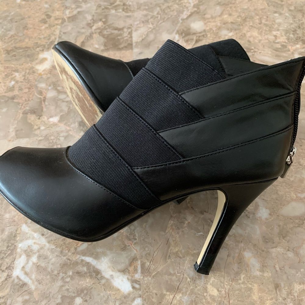Adrianne Vittadini black open toe ankle booties, good condition, size 8.5